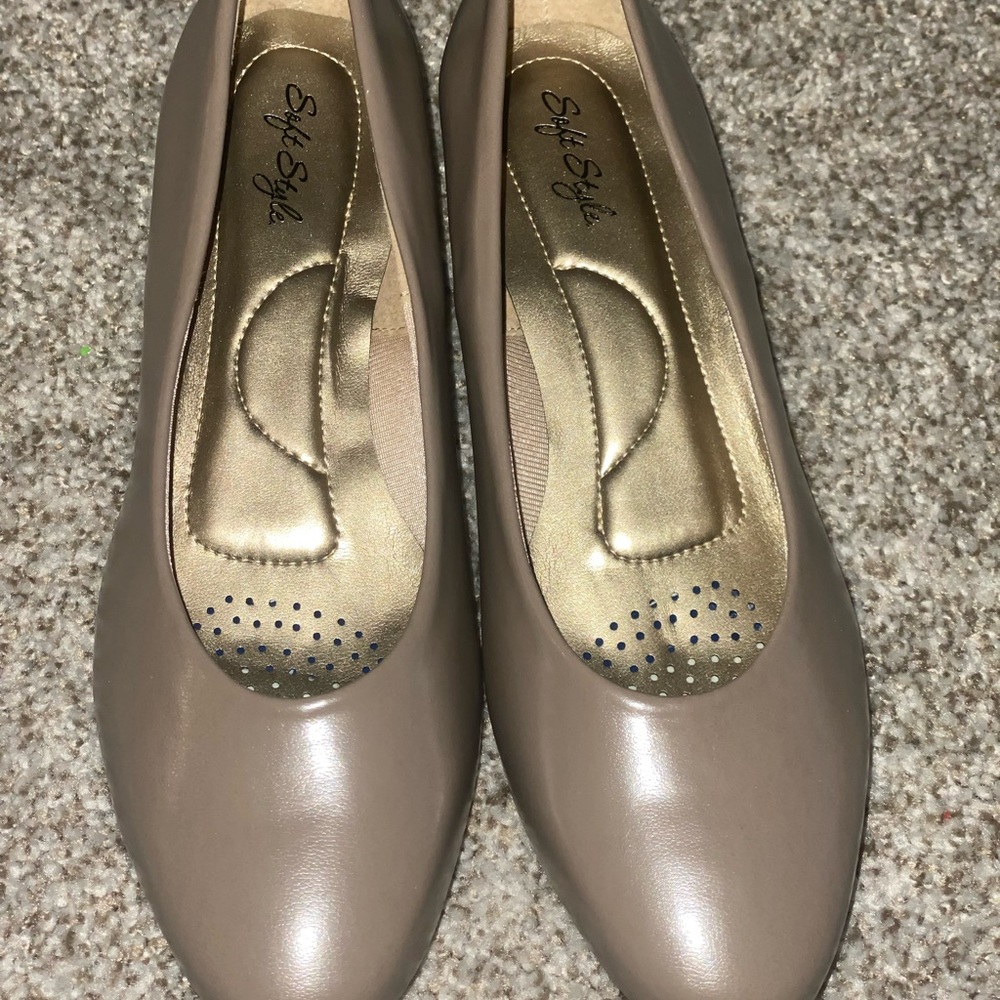 Soft style dress shoes